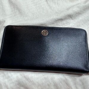 Tory Burch Full Size Wallet | Zip Wallet | Wristlet
